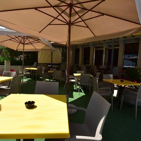 Hotel Mont Blanc Bellaria-Igea Marina Exterior foto
