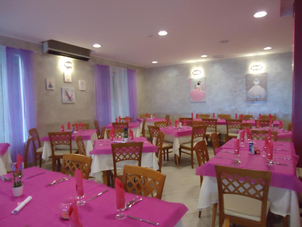 Hotel Mont Blanc Bellaria-Igea Marina Exterior foto