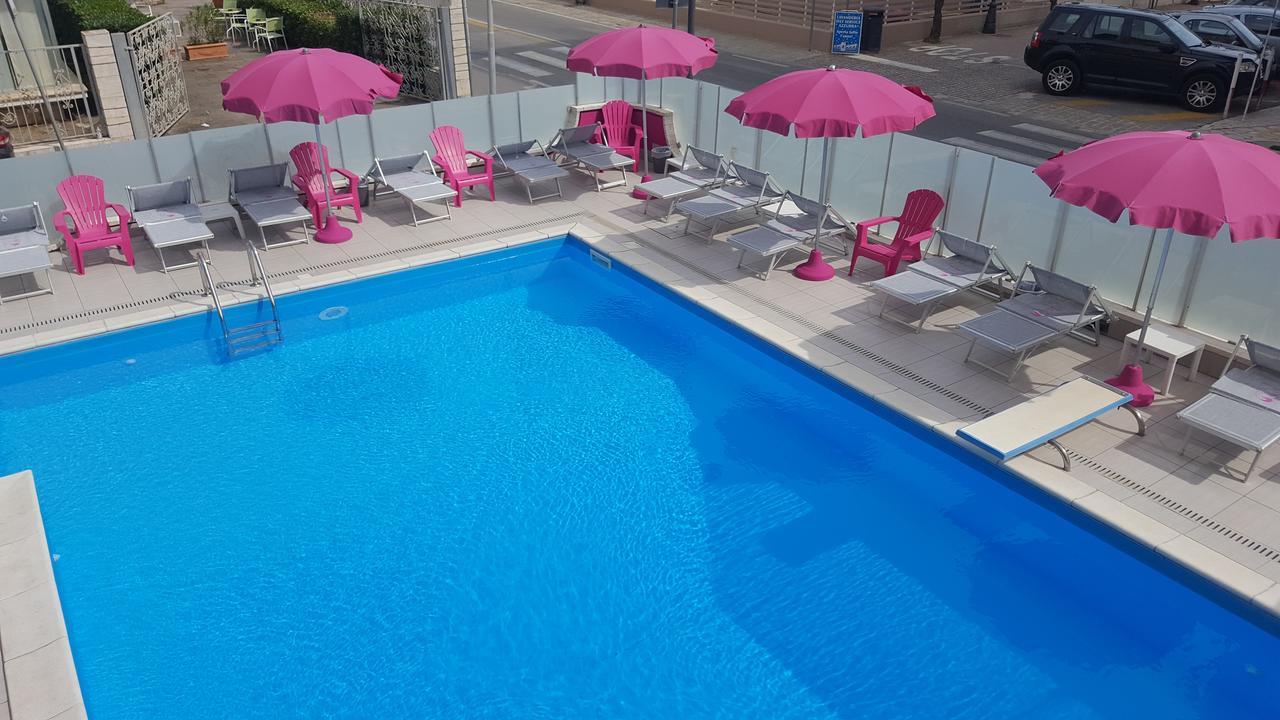 Hotel Mont Blanc Bellaria-Igea Marina Exterior foto
